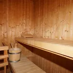 Kinderfreundliches 6 Personen Mit Zwei Duschen Und Toiletten, Sauna, Whirlpool Und Einem Wintergarten Mit Kaminofen In *