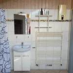 Kinderfreundliches 6 Personen Mit Zwei Duschen Und Toiletten, Sauna, Whirlpool Und Einem Wintergarten Mit Kaminofen In * Otterndorf