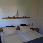 Kinderfreundliches 6 Personen Mit Zwei Duschen Und Toiletten, Sauna, Whirlpool Und Einem Wintergarten Mit Kaminofen In