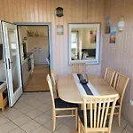 Holiday home Kinderfreundliches 6 Personen Mit Zwei Duschen Und Toiletten, Sauna, Whirlpool Und Einem Wintergarten Mit Kaminofen In