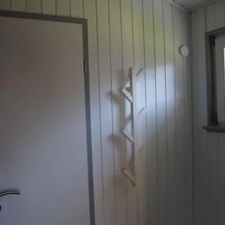 別荘 Kinderfreundliches 6 Personen Mit Zwei Duschen Und Toiletten, Sauna, Whirlpool Und Einem Wintergarten Mit Kaminofen In