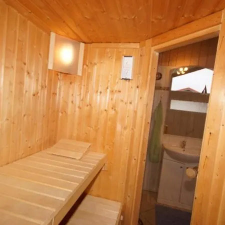 Prázdninový dům Kinderfreundliches 6 Personen Mit Zwei Duschen Und Toiletten, Sauna, Whirlpool Und Einem Wintergarten Mit Kaminofen In