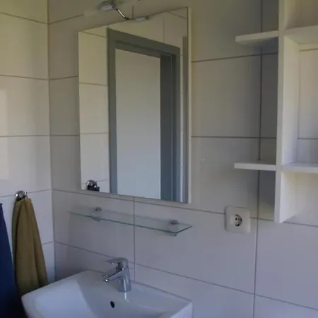 Kinderfreundliches 6 Personen Mit Zwei Duschen Und Toiletten, Sauna, Whirlpool Und Einem Wintergarten Mit Kaminofen In Otterndorf
