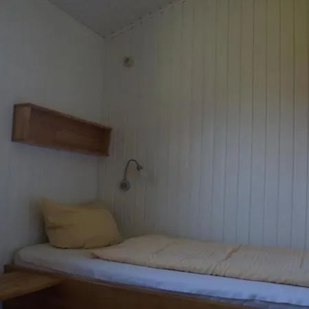 Kinderfreundliches 6 Personen Mit Zwei Duschen Und Toiletten, Sauna, Whirlpool Und Einem Wintergarten Mit Kaminofen In