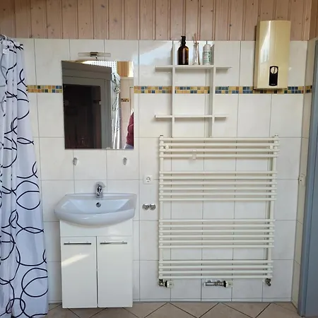 Kinderfreundliches 6 Personen Mit Zwei Duschen Und Toiletten, Sauna, Whirlpool Und Einem Wintergarten Mit Kaminofen In * オッテルンドルフ