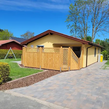 Kinderfreundliches 6 Personen Mit Zwei Duschen Und Toiletten, Sauna, Whirlpool Und Einem Wintergarten Mit Kaminofen In Сasa de vacaciones