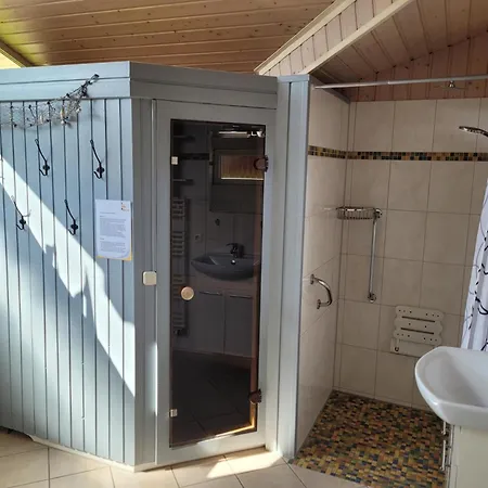 Kinderfreundliches 6 Personen Mit Zwei Duschen Und Toiletten, Sauna, Whirlpool Und Einem Wintergarten Mit Kaminofen In オッテルンドルフ