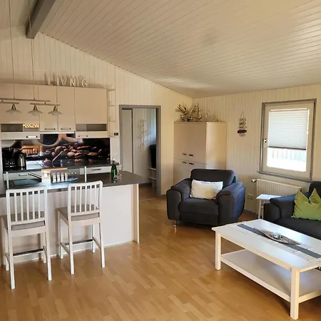 Kinderfreundliches 6 Personen Mit Zwei Duschen Und Toiletten, Sauna, Whirlpool Und Einem Wintergarten Mit Kaminofen In