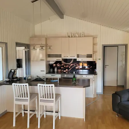 Kinderfreundliches 6 Personen Mit Zwei Duschen Und Toiletten, Sauna, Whirlpool Und Einem Wintergarten Mit Kaminofen In * 奥滕多夫