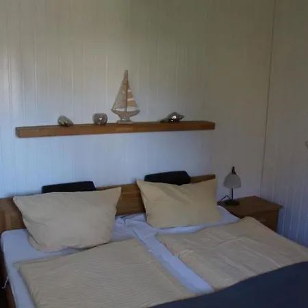 Kinderfreundliches 6 Personen Mit Zwei Duschen Und Toiletten, Sauna, Whirlpool Und Einem Wintergarten Mit Kaminofen In