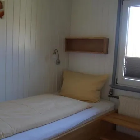別荘 Kinderfreundliches 6 Personen Mit Zwei Duschen Und Toiletten, Sauna, Whirlpool Und Einem Wintergarten Mit Kaminofen In