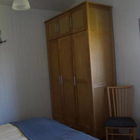 Prázdninový dům Kinderfreundliches 6 Personen Mit Zwei Duschen Und Toiletten, Sauna, Whirlpool Und Einem Wintergarten Mit Kaminofen In *