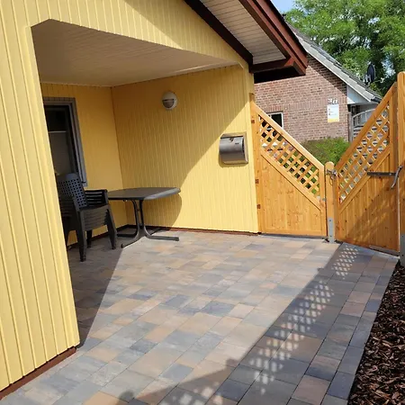Kinderfreundliches 6 Personen Mit Zwei Duschen Und Toiletten, Sauna, Whirlpool Und Einem Wintergarten Mit Kaminofen In * Otterndorf