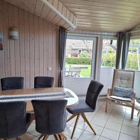 Kinderfreundliches 6 Personen Mit Zwei Duschen Und Toiletten, Sauna, Whirlpool Und Einem Wintergarten Mit Kaminofen In オッテルンドルフ