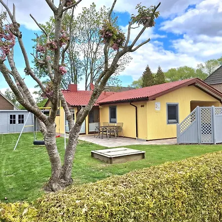 Kinderfreundliches 6 Personen Mit Zwei Duschen Und Toiletten, Sauna, Whirlpool Und Einem Wintergarten Mit Kaminofen In