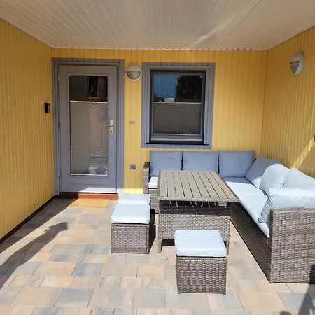 Kinderfreundliches 6 Personen Mit Zwei Duschen Und Toiletten, Sauna, Whirlpool Und Einem Wintergarten Mit Kaminofen In Сasa de vacaciones
