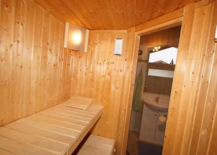度假居 Kinderfreundliches 6 Personen Mit Zwei Duschen Und Toiletten, Sauna, Whirlpool Und Einem Wintergarten Mit Kaminofen In