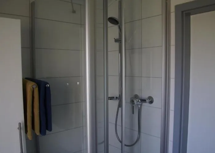 Kinderfreundliches 6 Personen Mit Zwei Duschen Und Toiletten, Sauna, Whirlpool Und Einem Wintergarten Mit Kaminofen In 度假居 *
