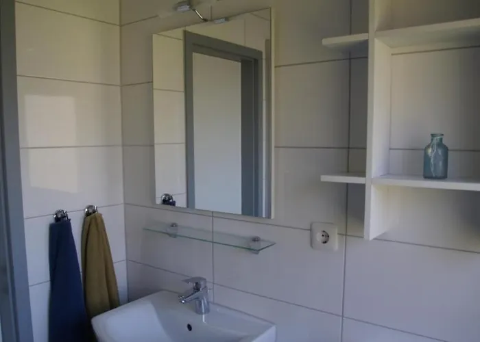 Kinderfreundliches 6 Personen Mit Zwei Duschen Und Toiletten, Sauna, Whirlpool Und Einem Wintergarten Mit Kaminofen In 奥滕多夫