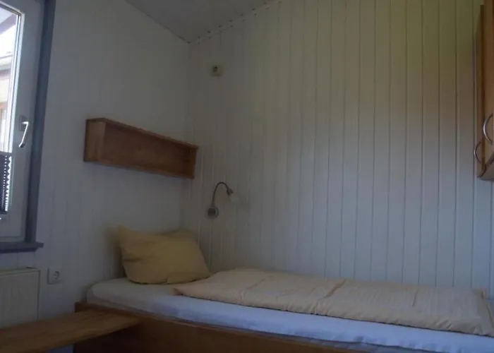 Kinderfreundliches 6 Personen Mit Zwei Duschen Und Toiletten, Sauna, Whirlpool Und Einem Wintergarten Mit Kaminofen In