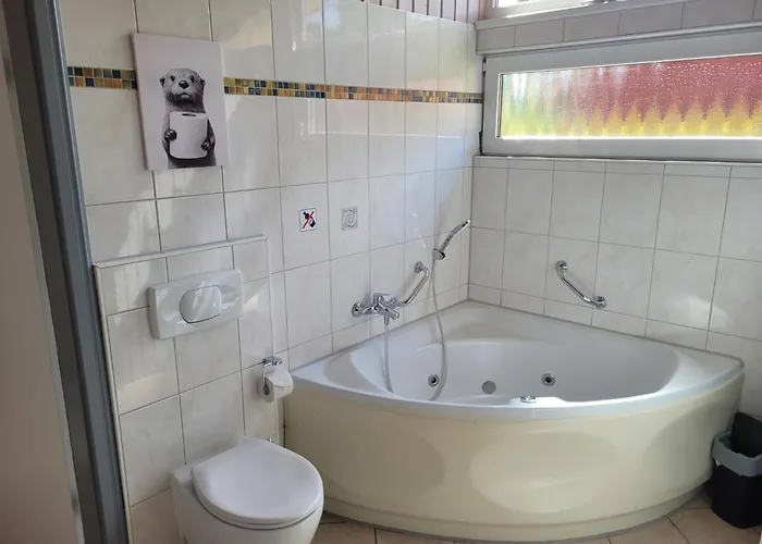 Kinderfreundliches 6 Personen Mit Zwei Duschen Und Toiletten, Sauna, Whirlpool Und Einem Wintergarten Mit Kaminofen In 奥滕多夫