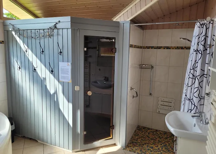 Kinderfreundliches 6 Personen Mit Zwei Duschen Und Toiletten, Sauna, Whirlpool Und Einem Wintergarten Mit Kaminofen In 奥滕多夫