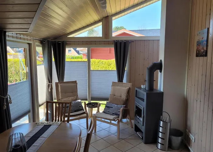 Kinderfreundliches 6 Personen Mit Zwei Duschen Und Toiletten, Sauna, Whirlpool Und Einem Wintergarten Mit Kaminofen In 度假居 *
