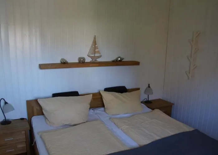 Kinderfreundliches 6 Personen Mit Zwei Duschen Und Toiletten, Sauna, Whirlpool Und Einem Wintergarten Mit Kaminofen In