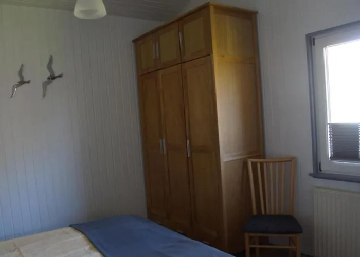 度假居 Kinderfreundliches 6 Personen Mit Zwei Duschen Und Toiletten, Sauna, Whirlpool Und Einem Wintergarten Mit Kaminofen In *